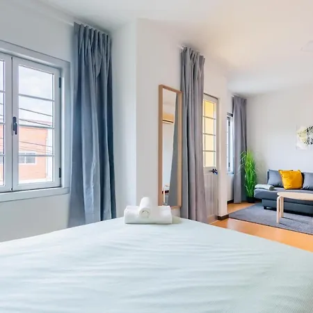 Mirasol - Casa Com Pátio No Centro De Apartamento Anadia