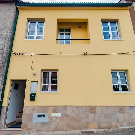 Mirasol - Casa Com Pátio No Centro De Anadia